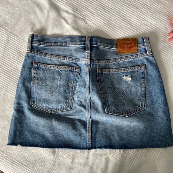 Levis Denim Skirt - Picture 2 of 6